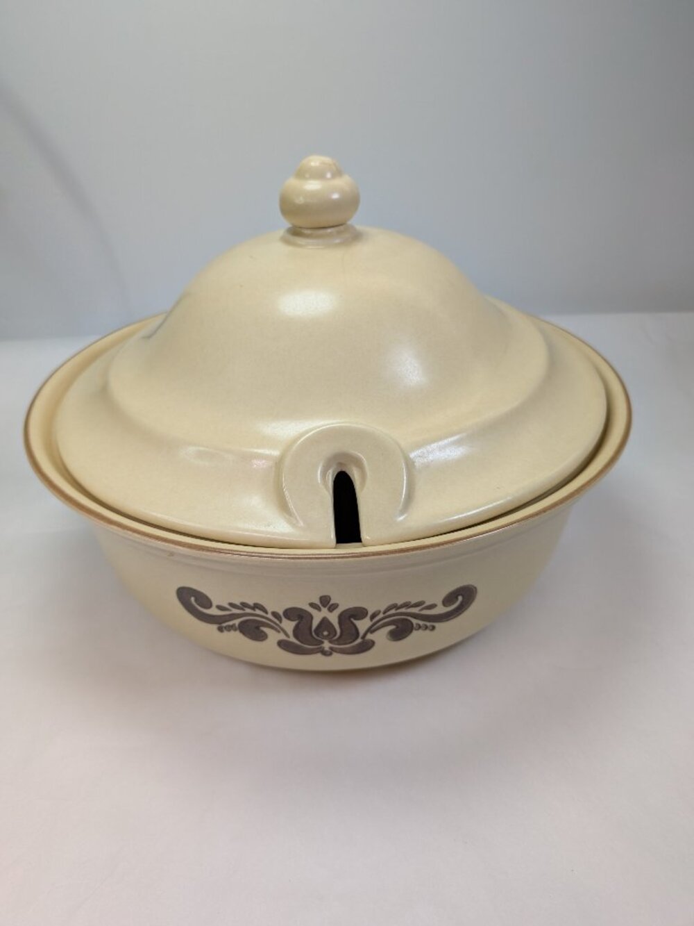 Vintage Pfaltzgraff Village 3-Quart Casserole Dish with Lid Farmhouse Stoneware